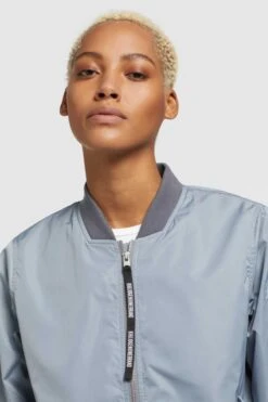 Khujo Tussenjassen Tussenjas STENCE Dames Smoky Blue -Khujo 0e863676a153fd2dba9c4afd05fa2114