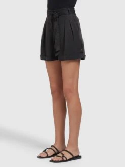 Khujo Shorts Loosefit Bandplooibroek Elida Dames Zwart 13 Khujo Shorts Loosefit Bandplooibroek Elida Dames Zwart -Khujo 1a2e4c2e7cf26009fa29e28987e21d4c