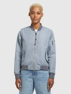 Khujo Tussenjassen Tussenjas STENCE Dames Smoky Blue -Khujo 1b7de738d8abac0dc87bbcfc631bc8d0