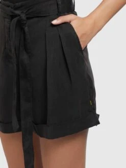 Khujo Shorts Loosefit Bandplooibroek Elida Dames Zwart 15 Khujo Shorts Loosefit Bandplooibroek Elida Dames Zwart -Khujo 26d9d1518b7f952bba988e06138b1f18