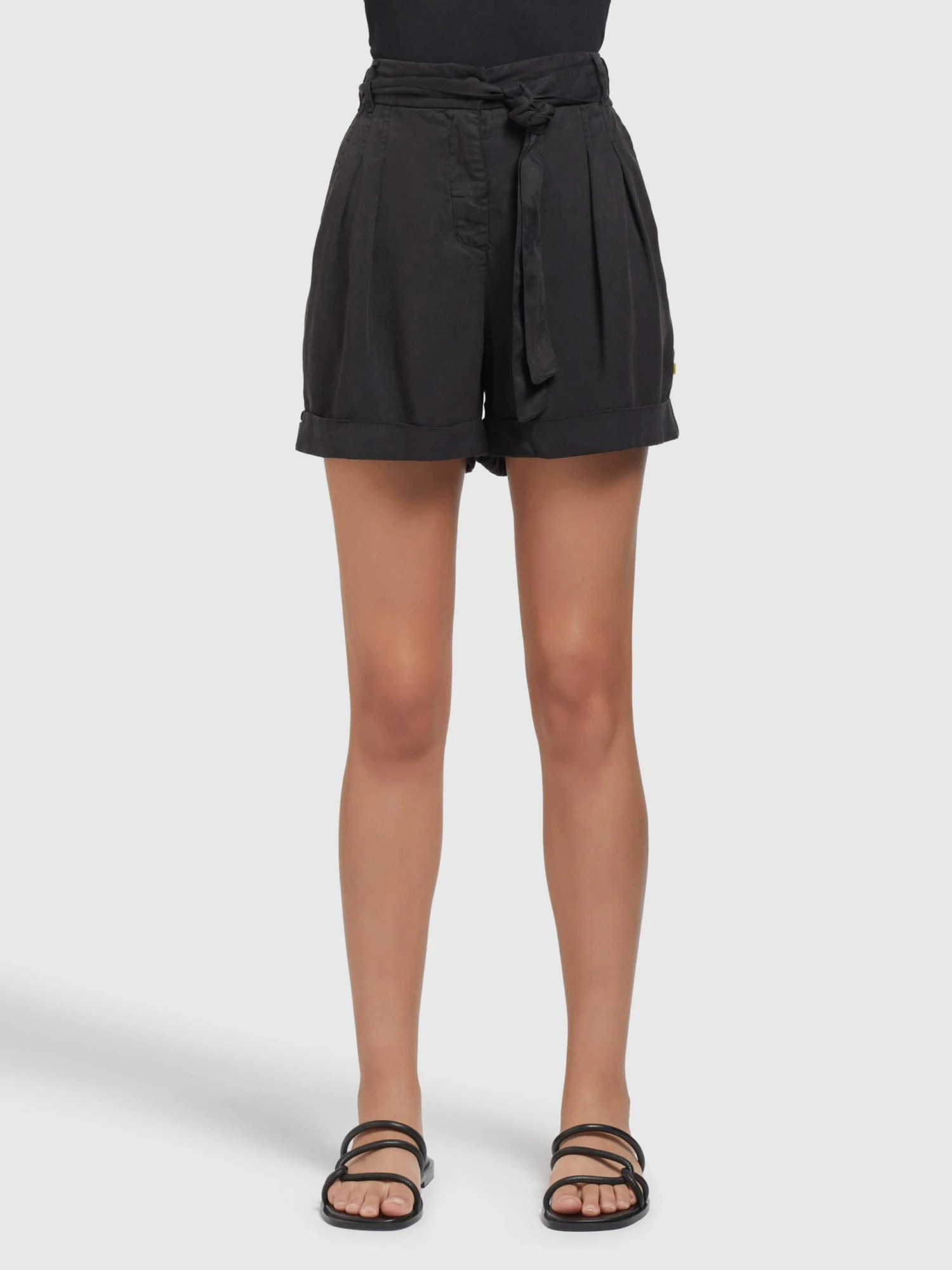 Khujo Shorts Loosefit Bandplooibroek Elida Dames Zwart 3 Khujo Shorts Loosefit Bandplooibroek Elida Dames Zwart - Afbeelding 2