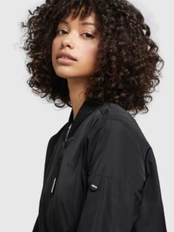 Khujo Tussenjassen Tussenjas Stence2 Dames Zwart -Khujo eef6c8f59c77ecfc2b58949a07de5616